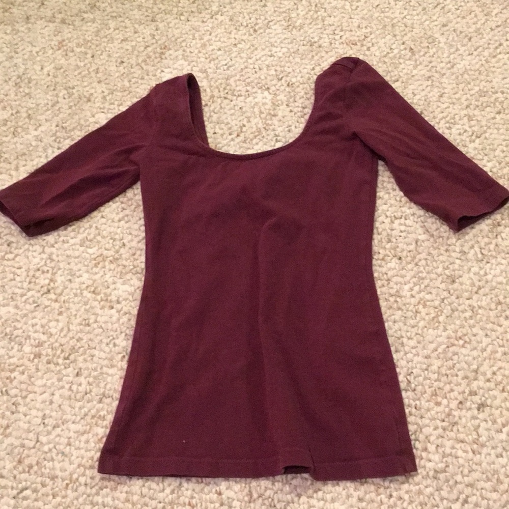 Maroon form fitting quarter sleeve